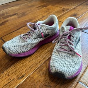 Brooks | purple & gray revel 3 tennis shoes | Sz 9.5